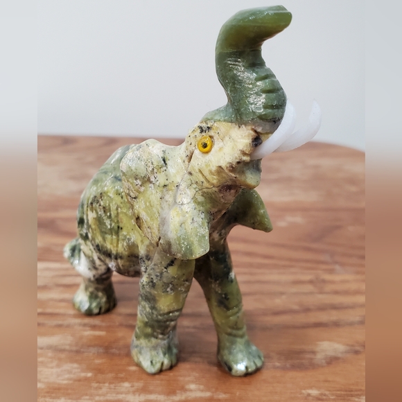 Serpentine Crystal Elephant - Picture 4 of 12